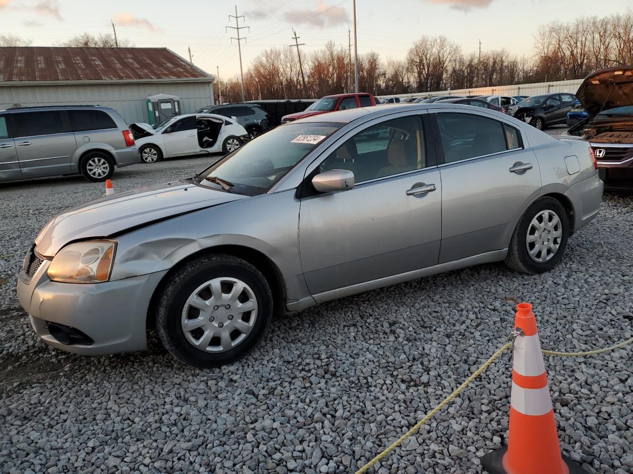 MITSUBISHI GALANT ES 2012