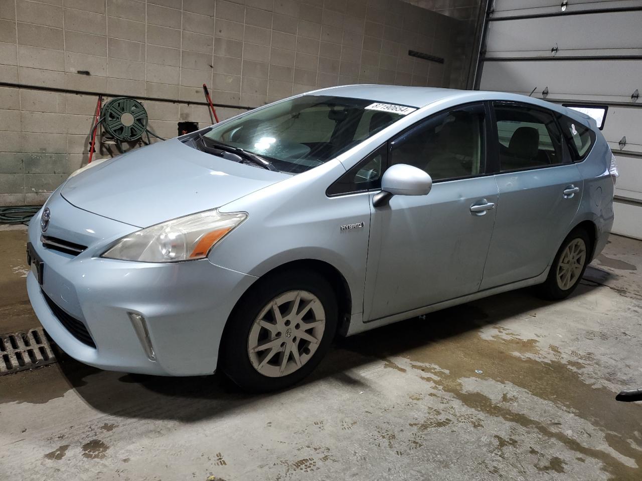 TOYOTA PRIUS V 2012
