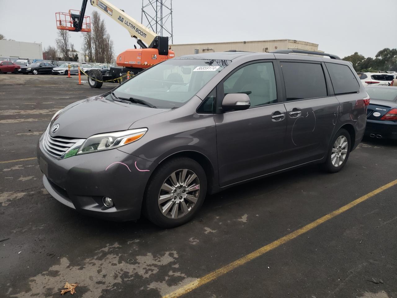 TOYOTA SIENNA XLE 2015
