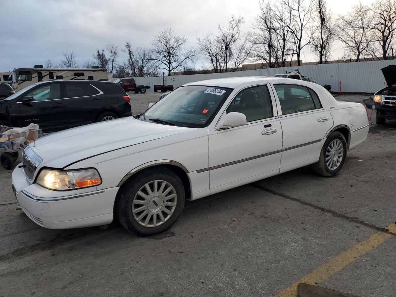 LINCOLN TOWN CAR E 2004