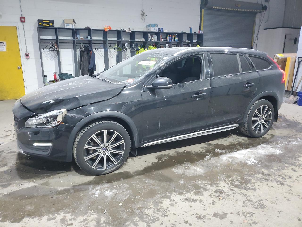 VOLVO V60 CROSS 2015