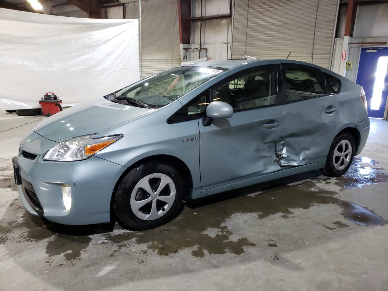 TOYOTA PRIUS 2015