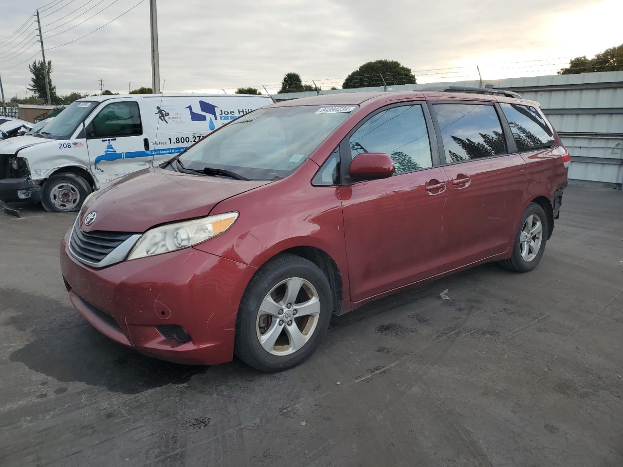 TOYOTA SIENNA LE 2011