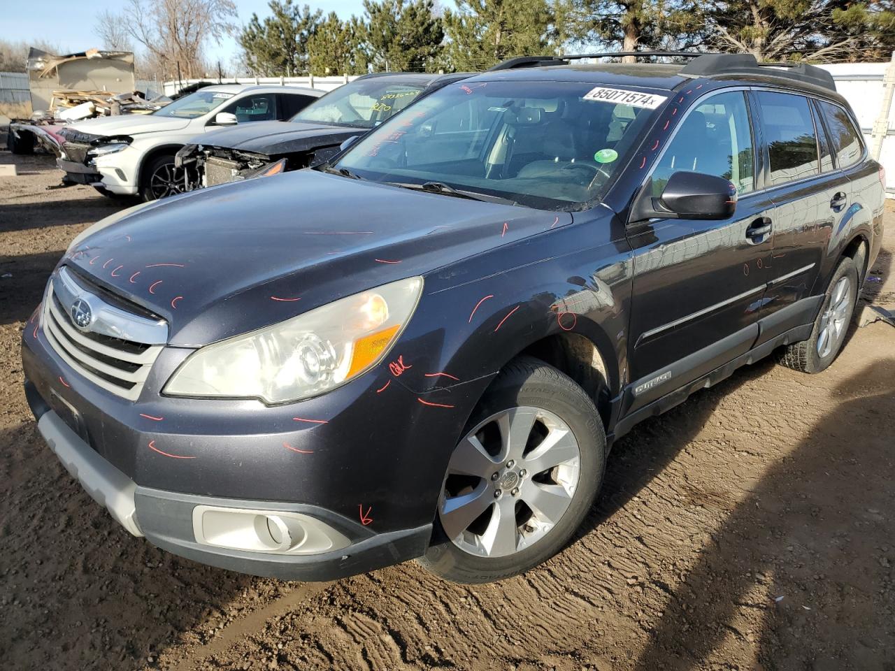 SUBARU OUTBACK 2. 2011