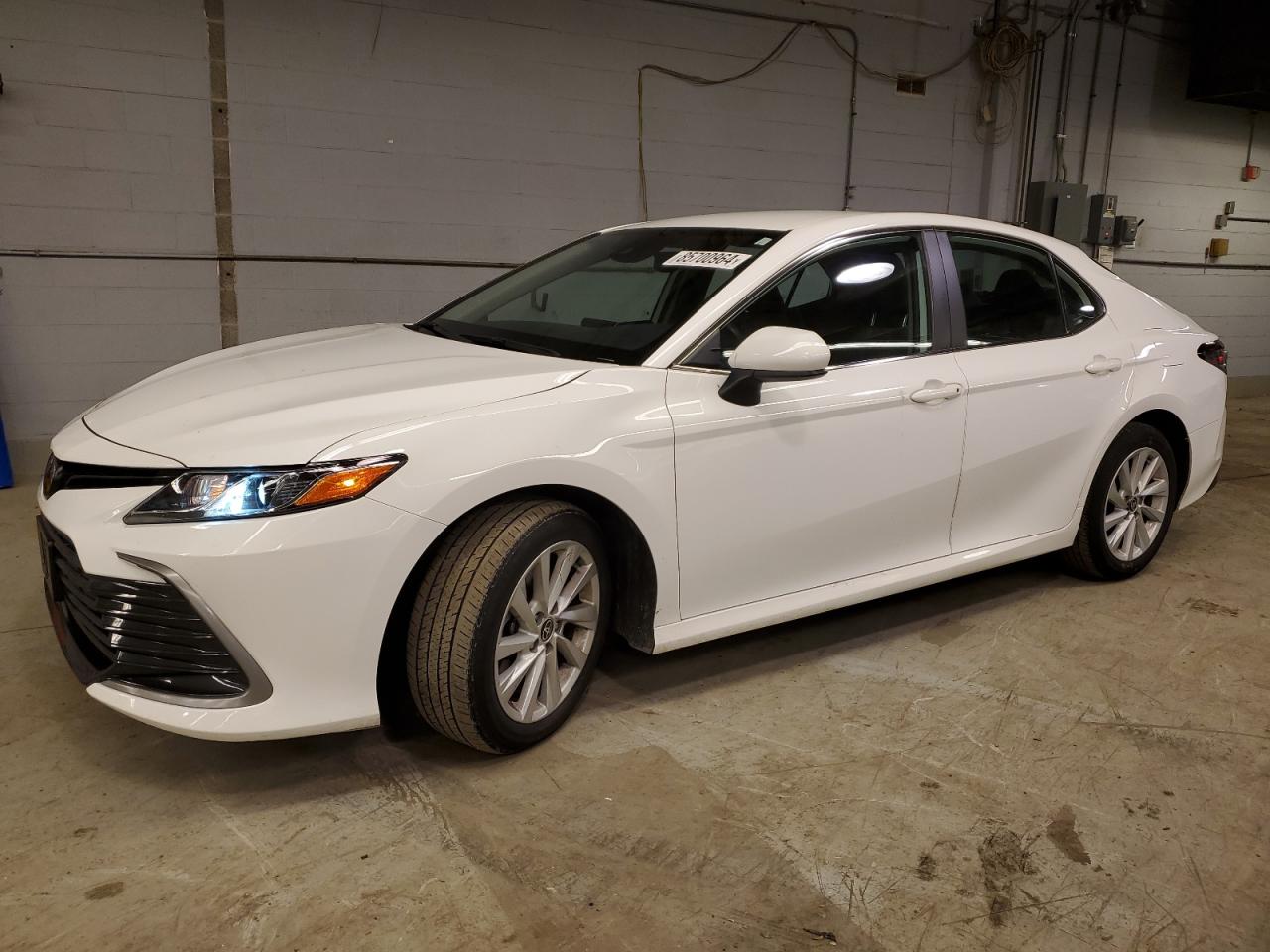TOYOTA CAMRY LE 2022