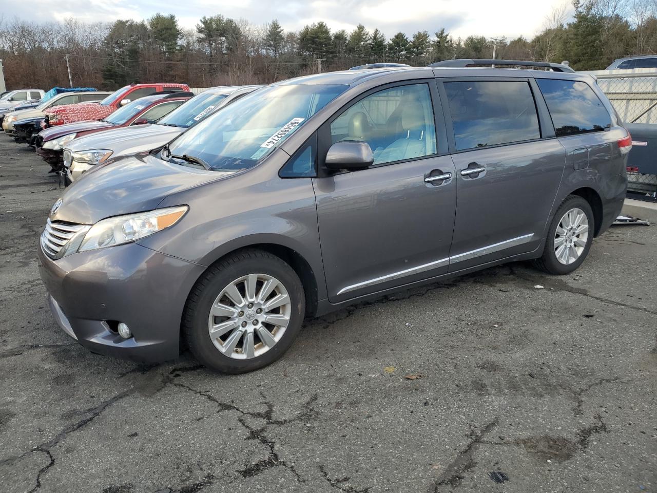 TOYOTA SIENNA XLE 2011