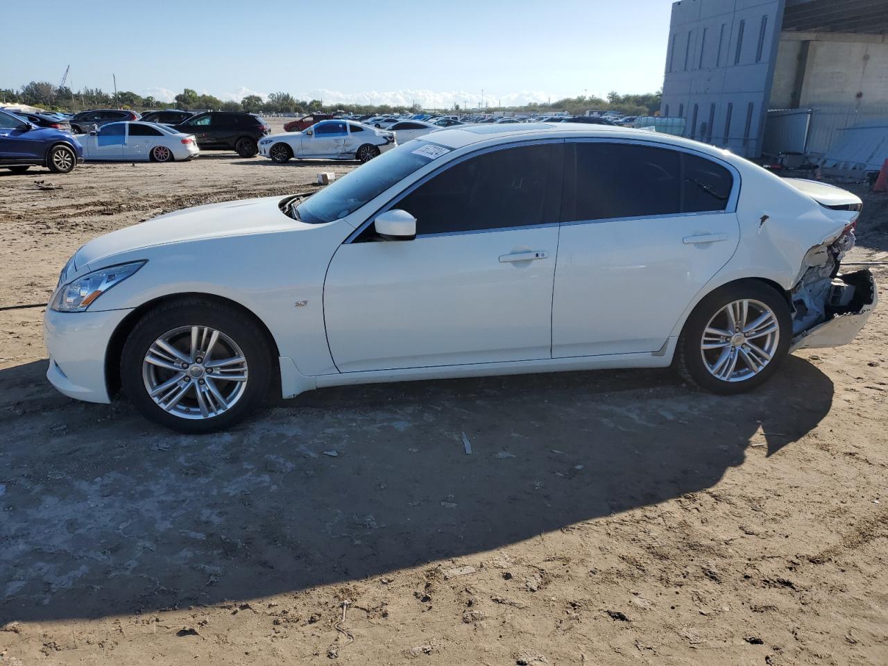 INFINITI Q40 2015