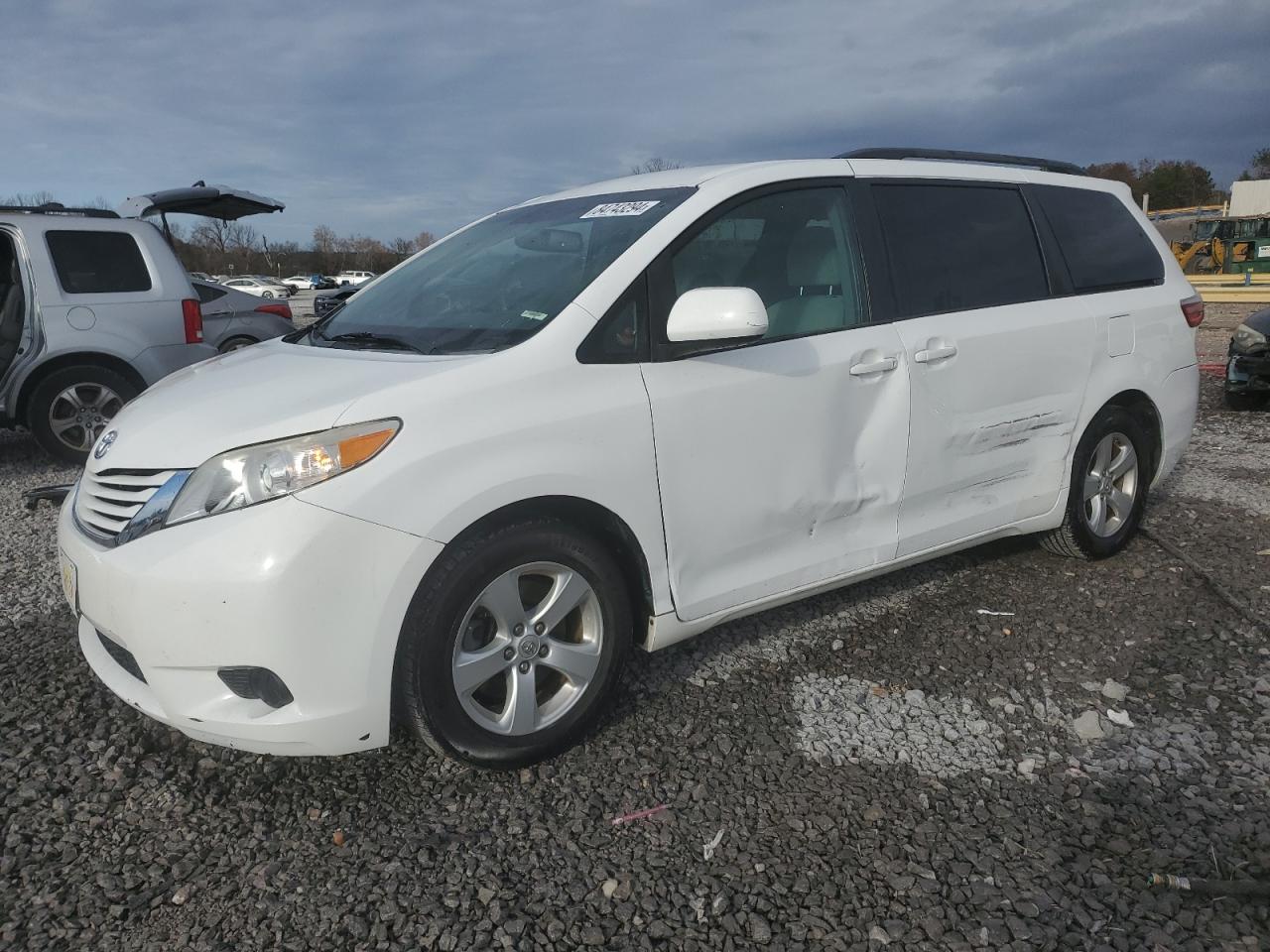 TOYOTA SIENNA LE 2015