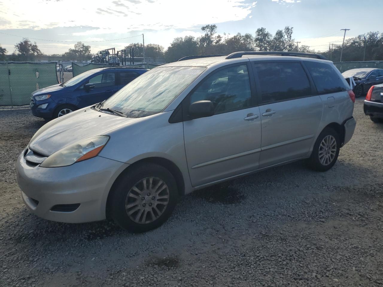 TOYOTA SIENNA LE 2007