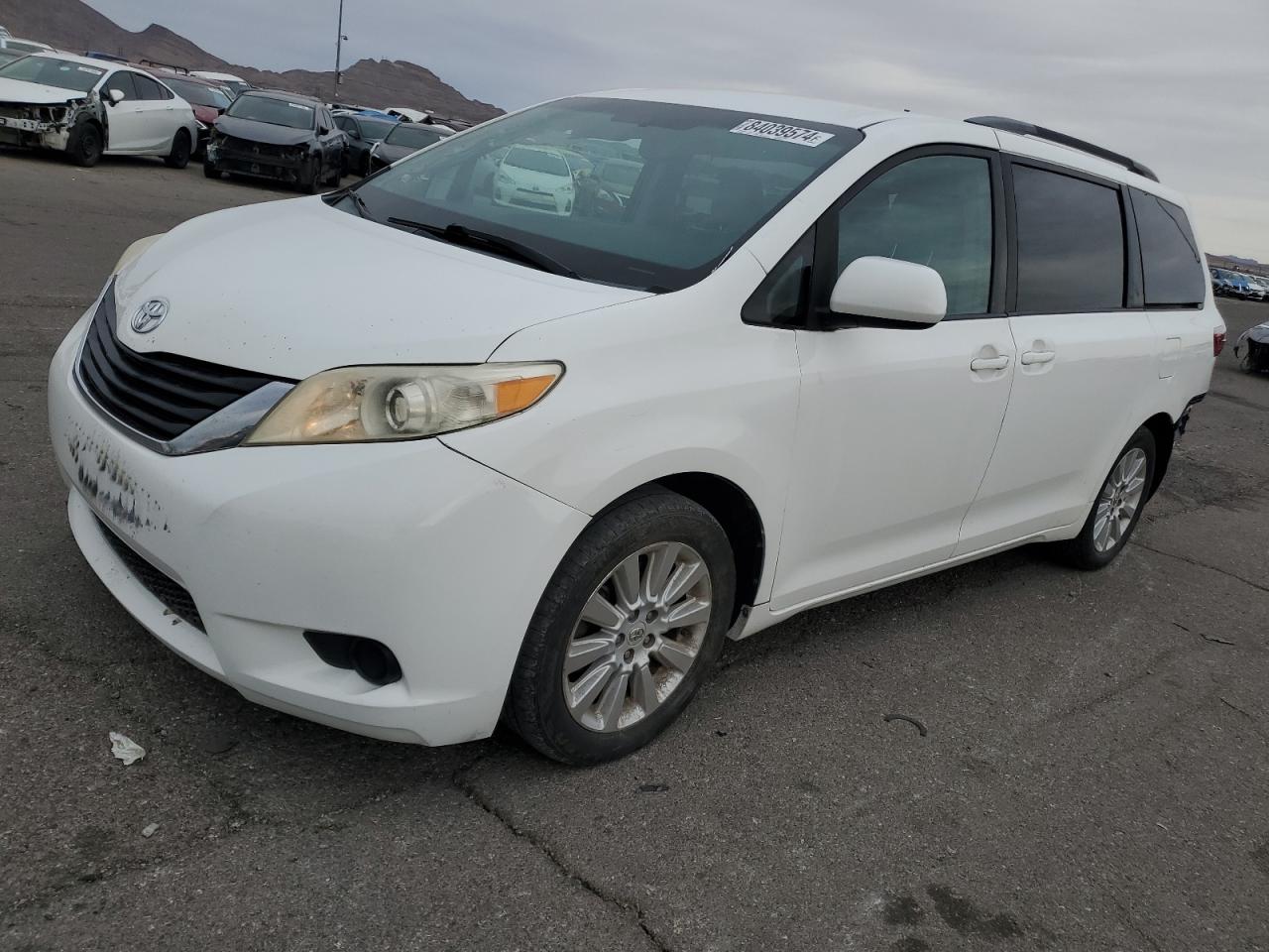 TOYOTA SIENNA LE 2016