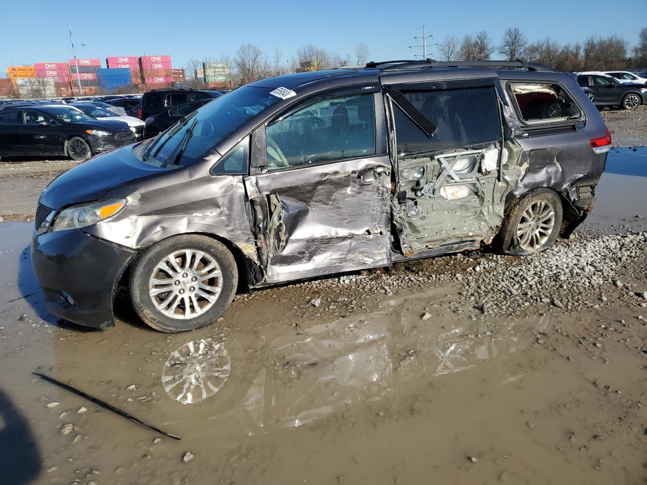 TOYOTA SIENNA XLE 2011