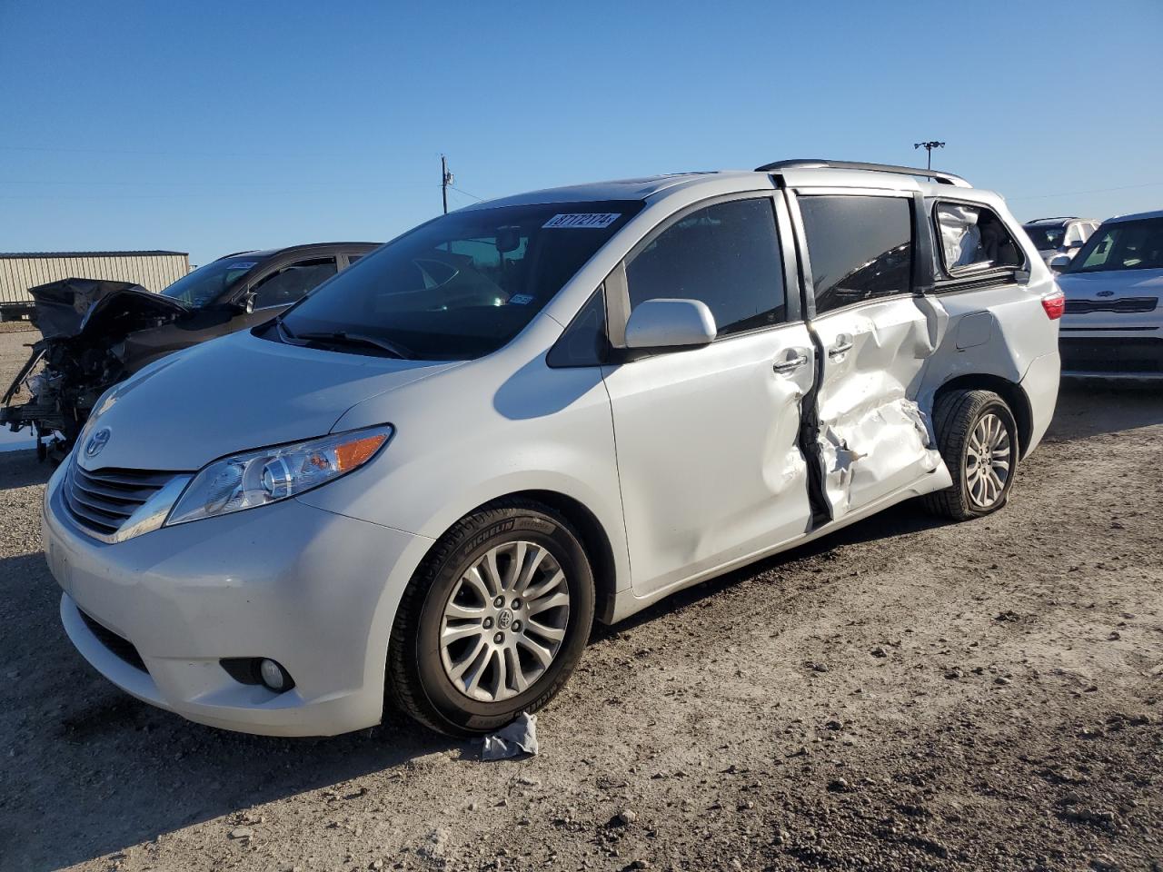 TOYOTA SIENNA XLE 2017