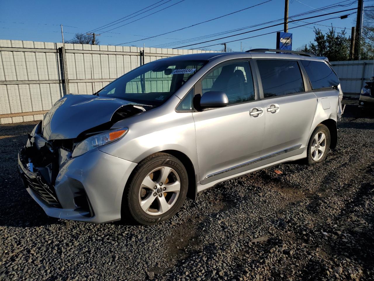 TOYOTA SIENNA LE 2018