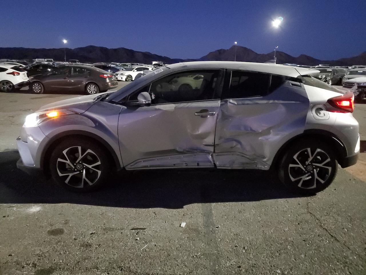 TOYOTA C-HR XLE 2018