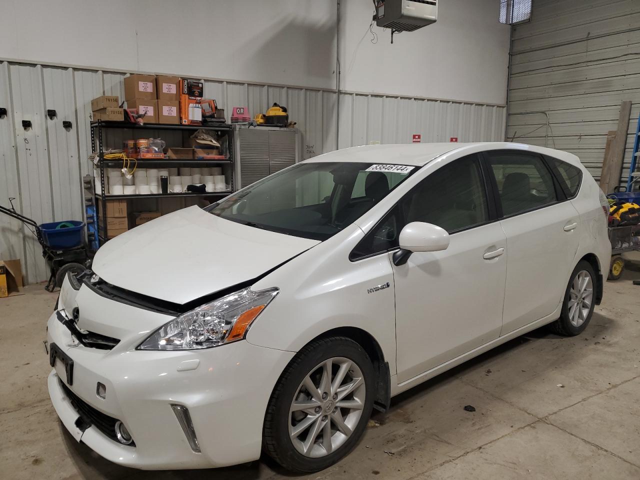 TOYOTA PRIUS V 2014