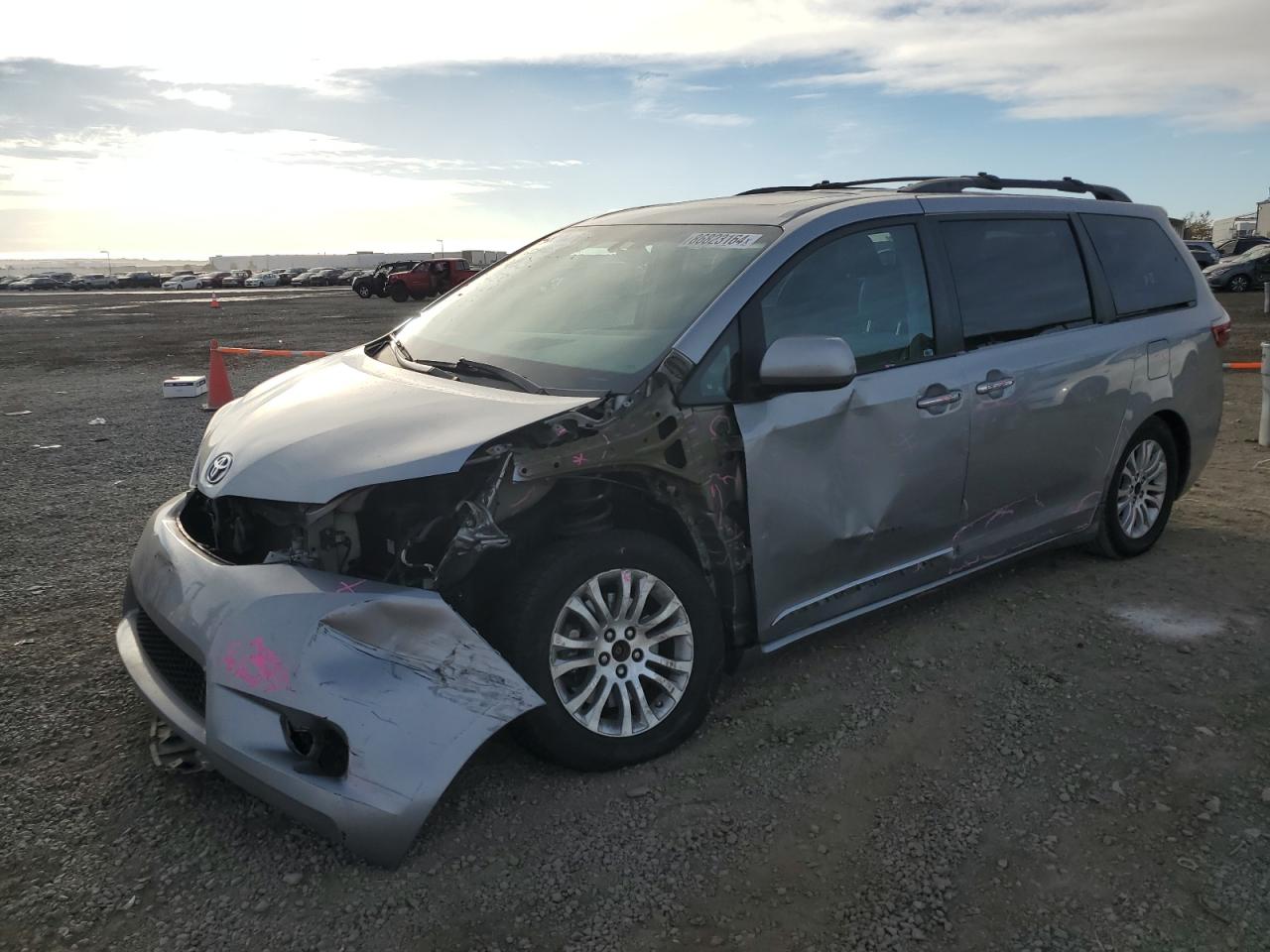 TOYOTA SIENNA XLE 2015