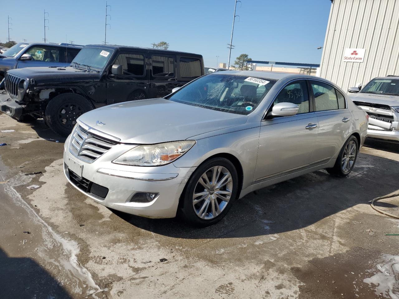 HYUNDAI GENESIS 4. 2011