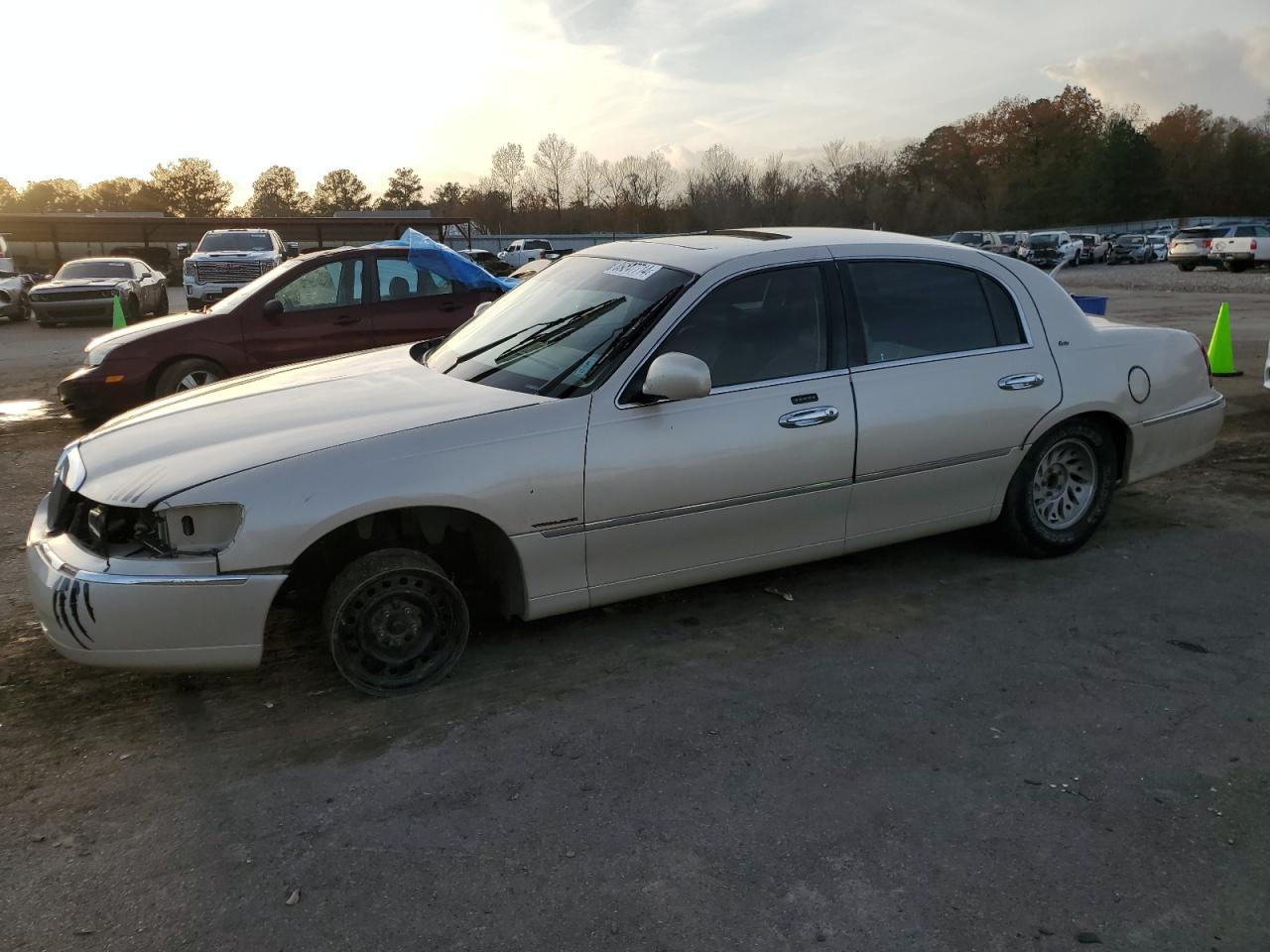 LINCOLN TOWN CAR C 2000
