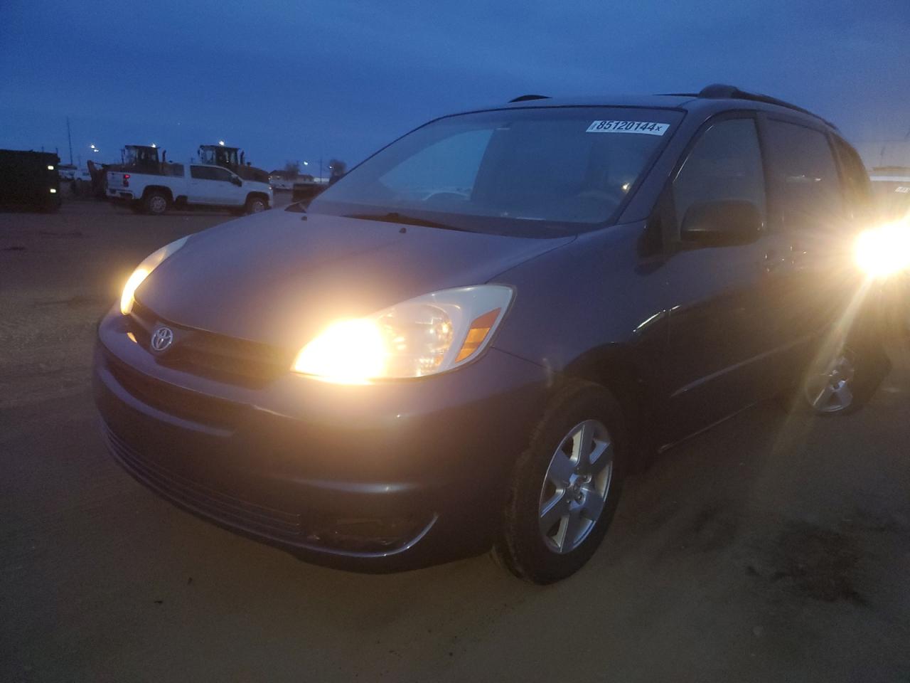 TOYOTA SIENNA CE 2005