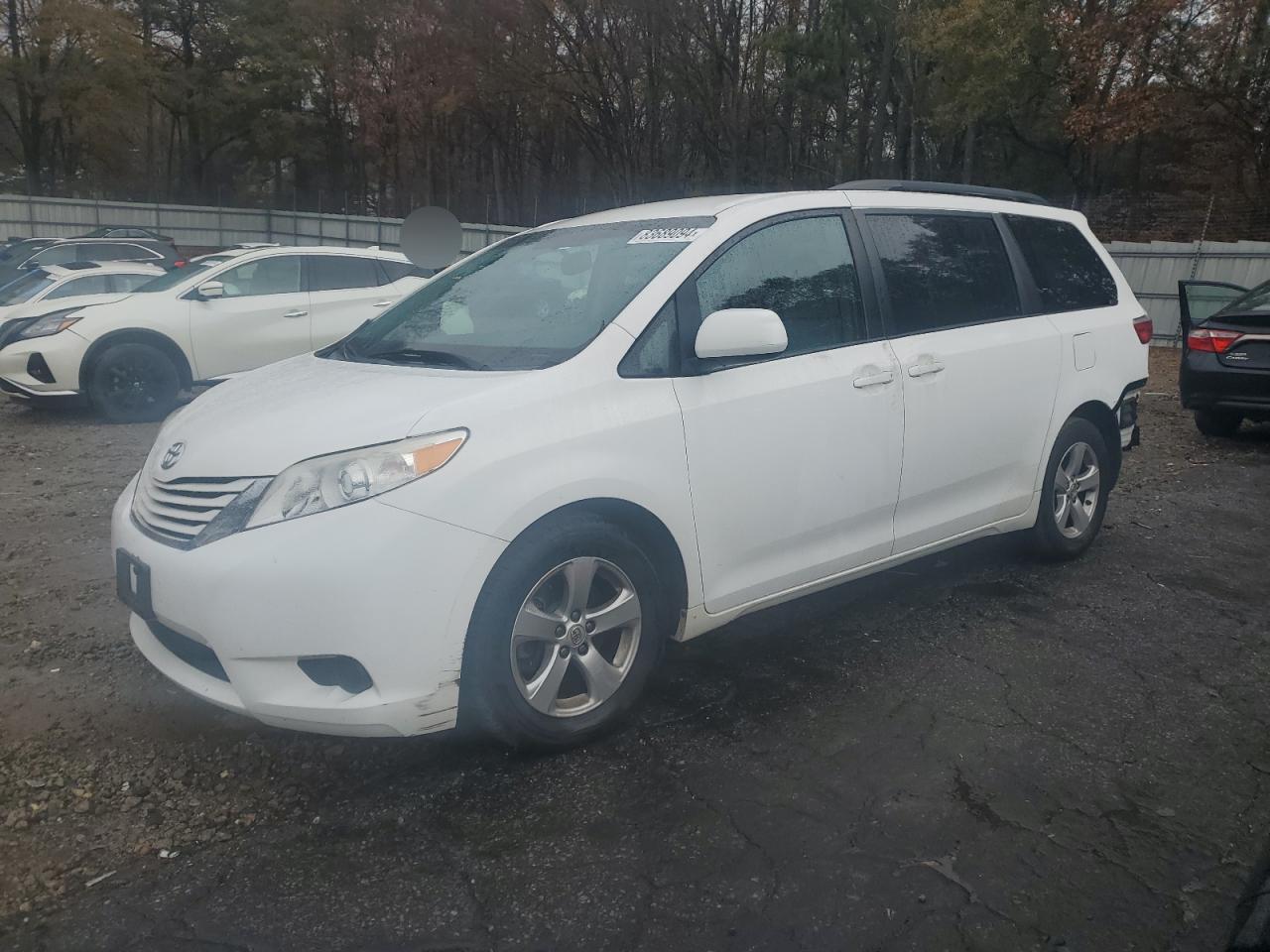 TOYOTA SIENNA LE 2015