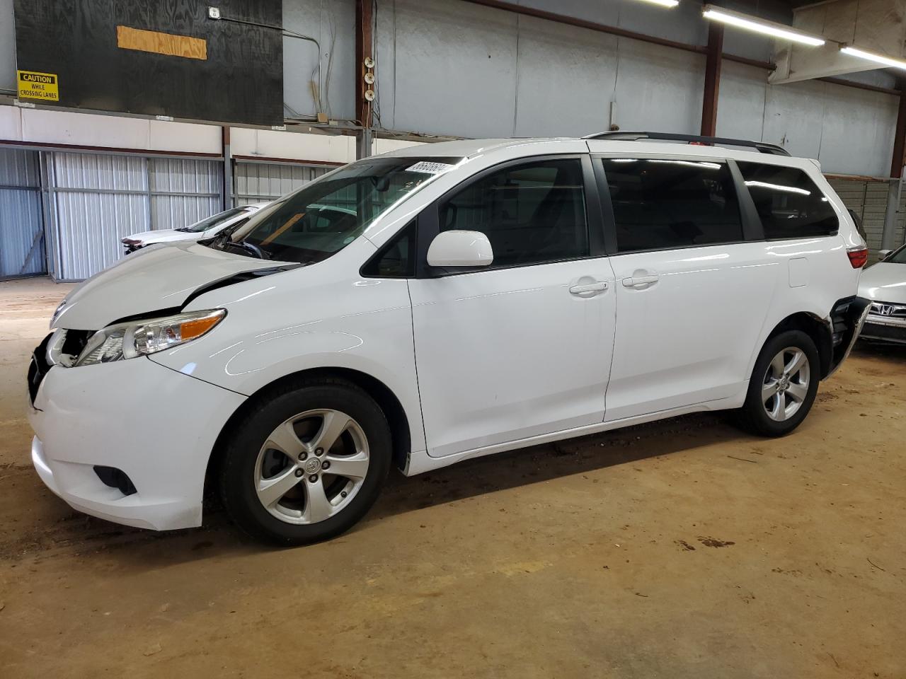 TOYOTA SIENNA LE 2016