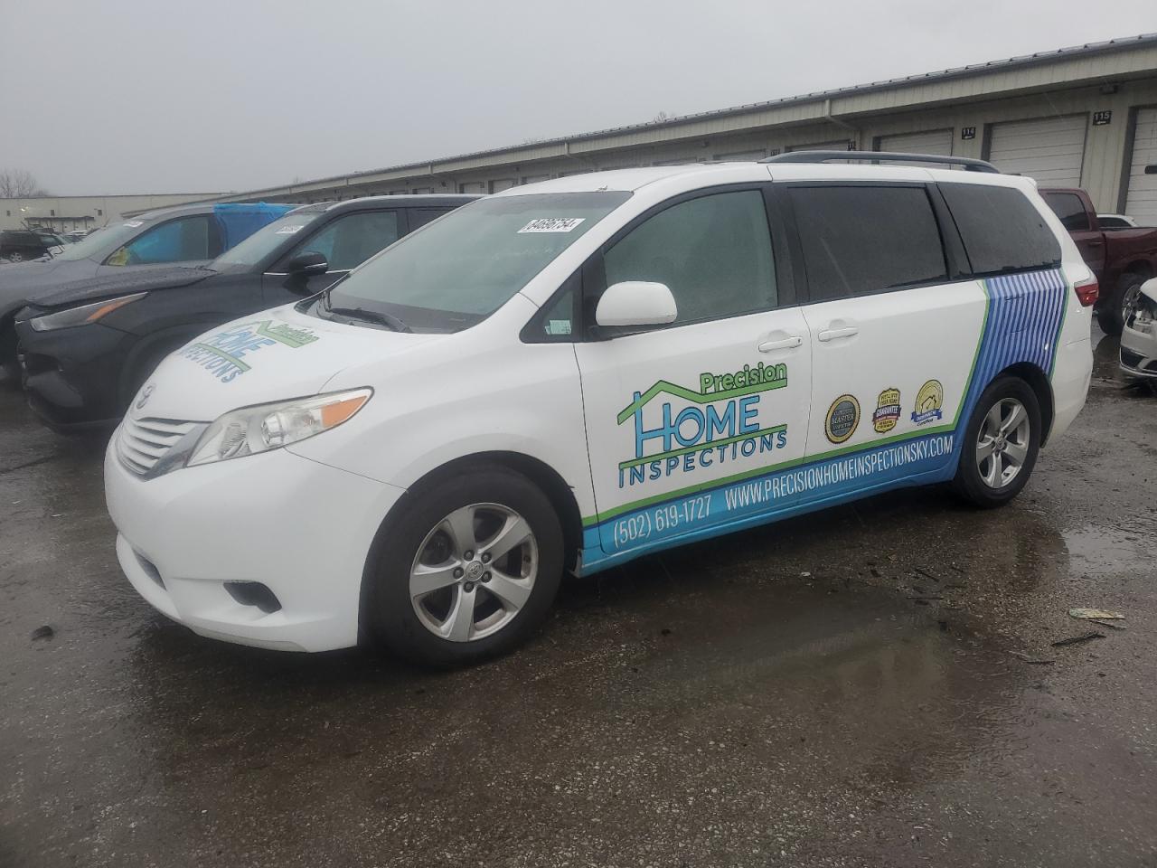 TOYOTA SIENNA LE 2015