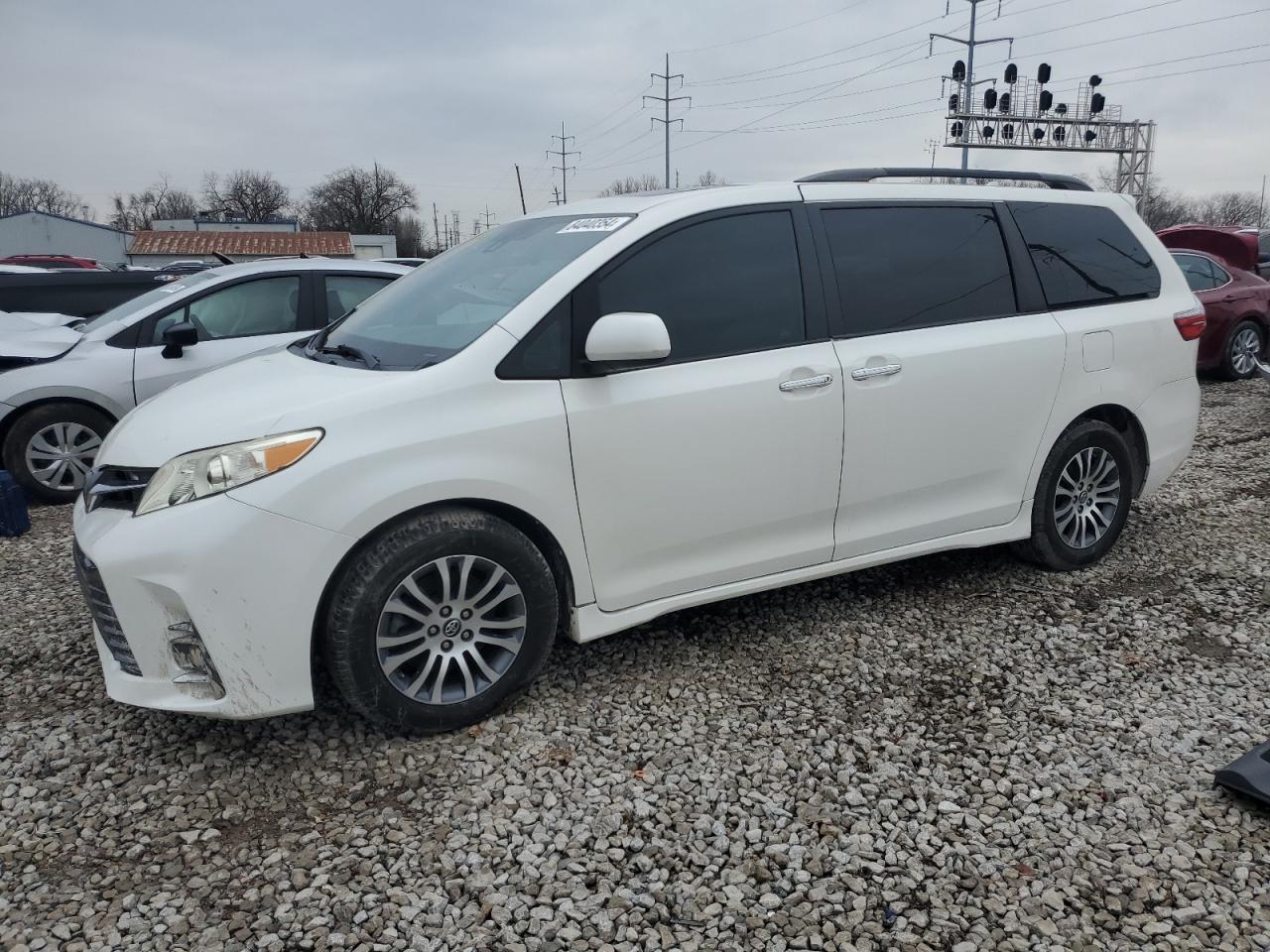 TOYOTA SIENNA XLE 2020