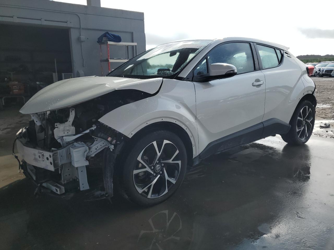 TOYOTA C-HR XLE 2021