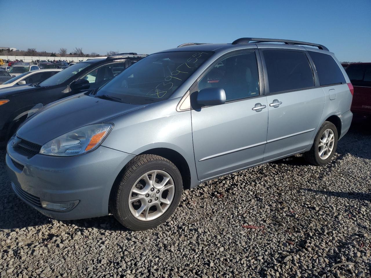 TOYOTA SIENNA XLE 2004