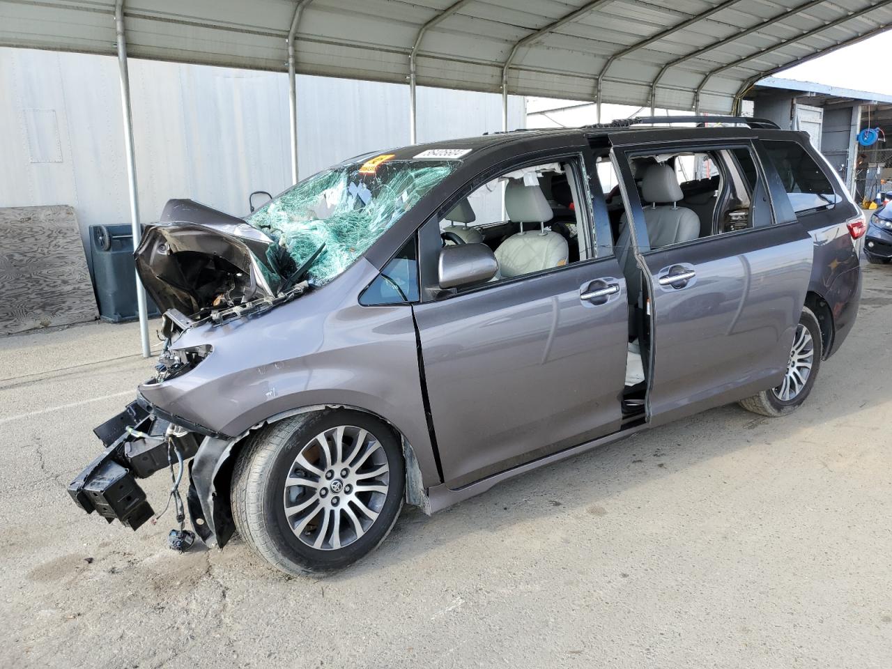 TOYOTA SIENNA XLE 2020