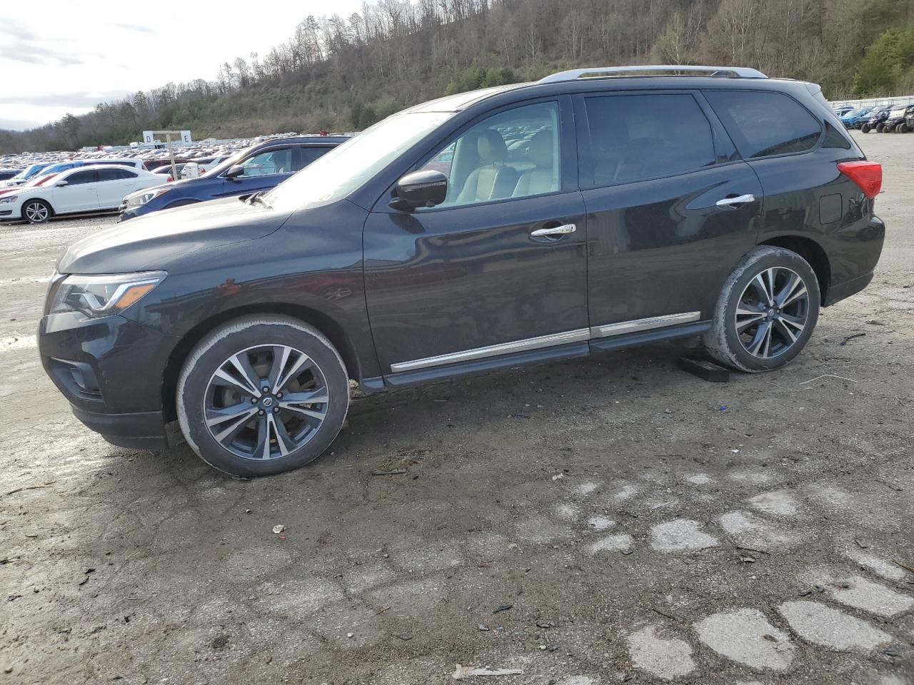 NISSAN PATHFINDER 2019