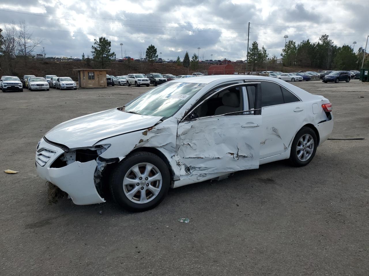 TOYOTA CAMRY BASE 2011