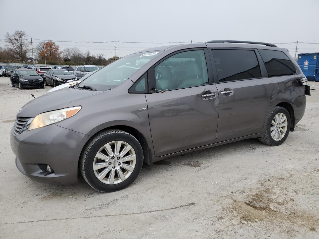 TOYOTA SIENNA XLE 2016