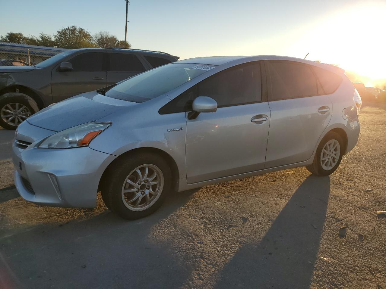 TOYOTA PRIUS V 2012