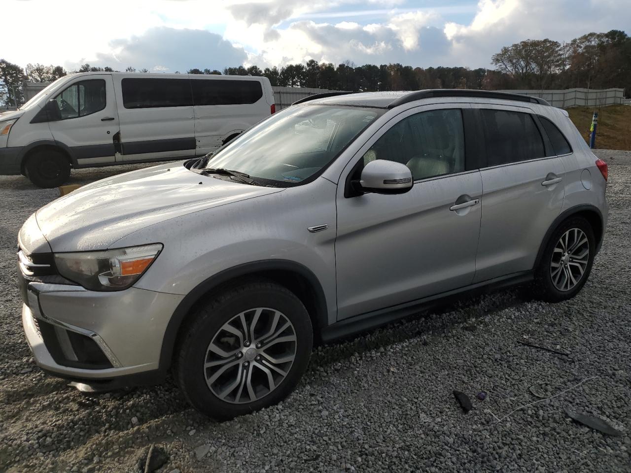 MITSUBISHI OUTLANDER 2018