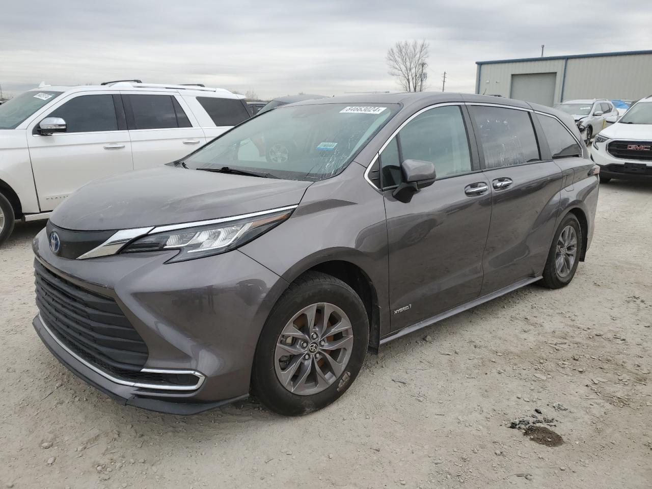 TOYOTA SIENNA LE 2021