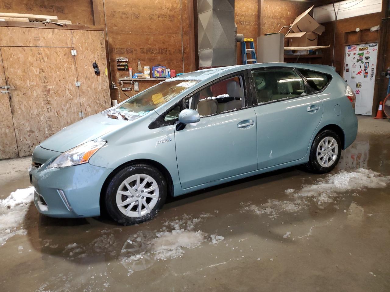 TOYOTA PRIUS V 2013