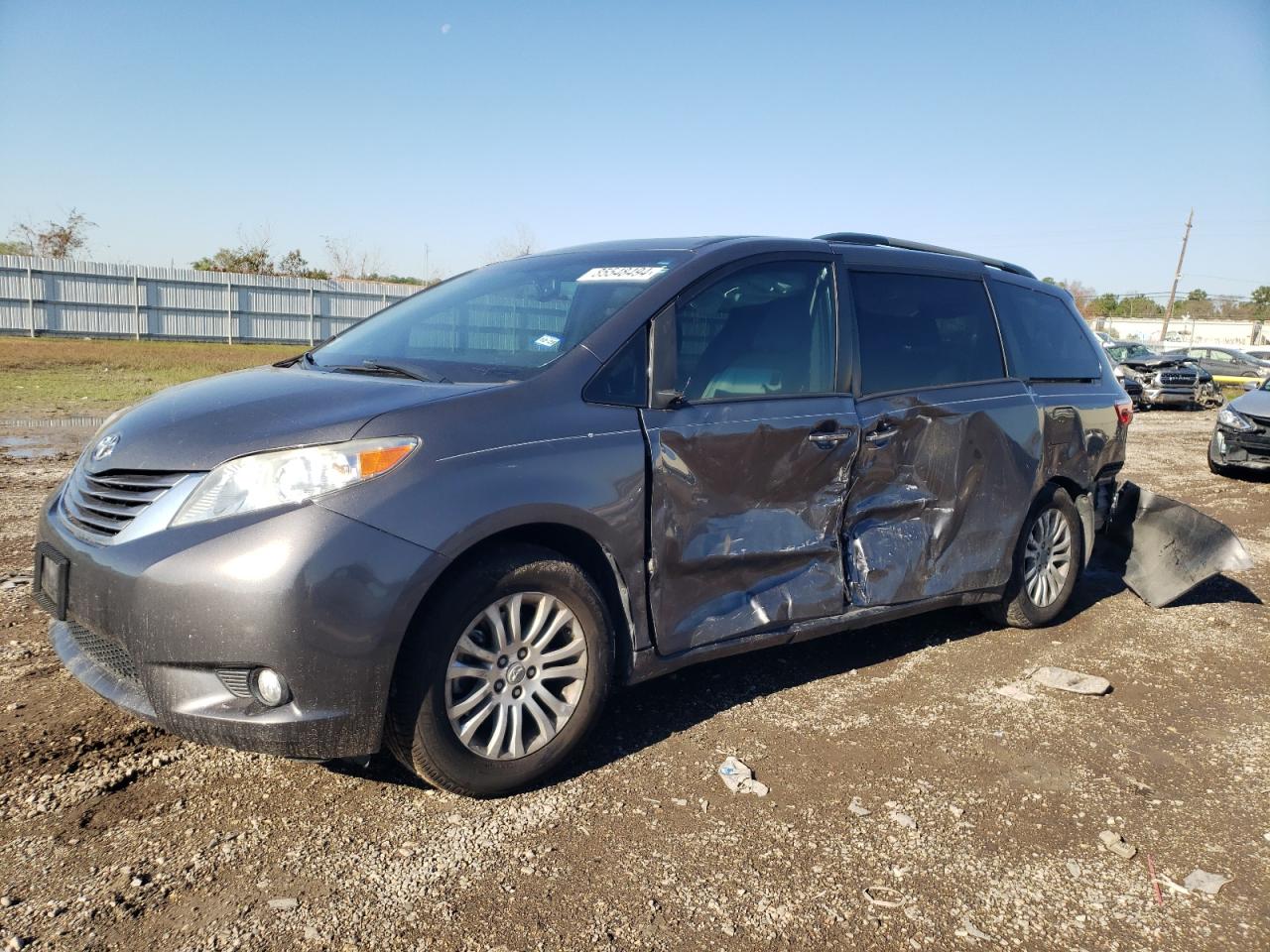 TOYOTA SIENNA XLE 2017