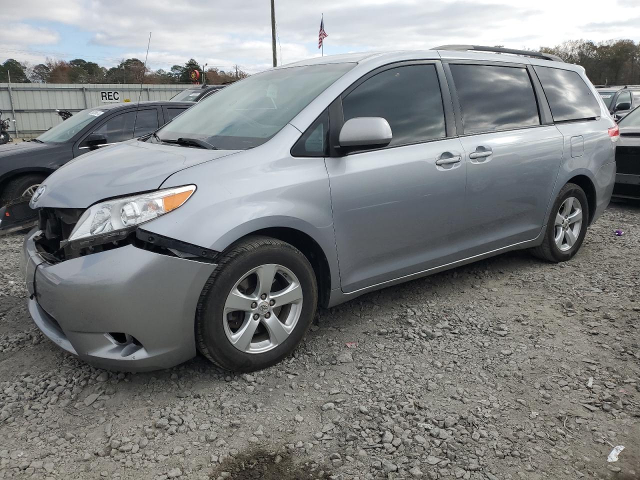 TOYOTA SIENNA 2011