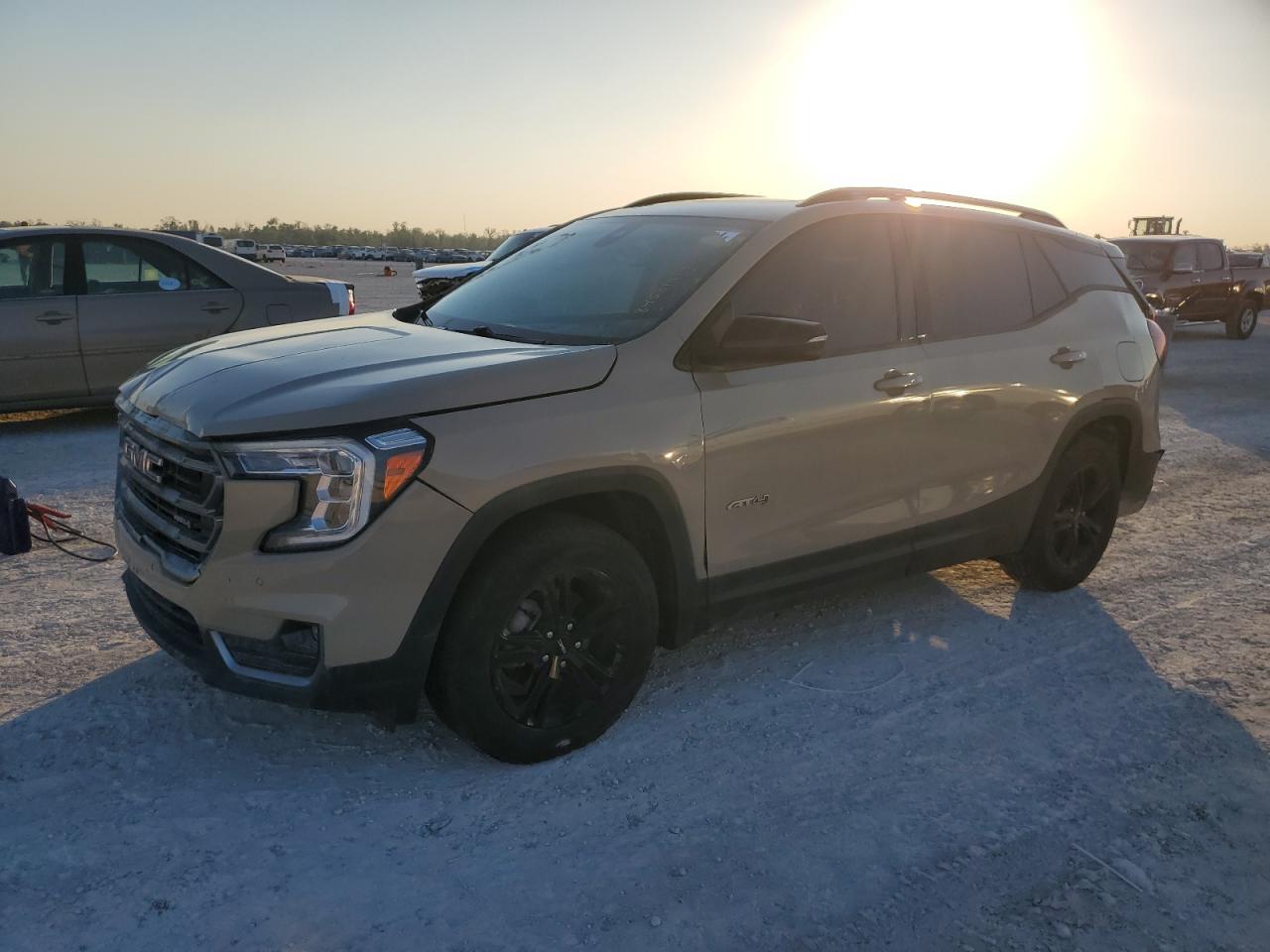 GMC TERRAIN AT 2022