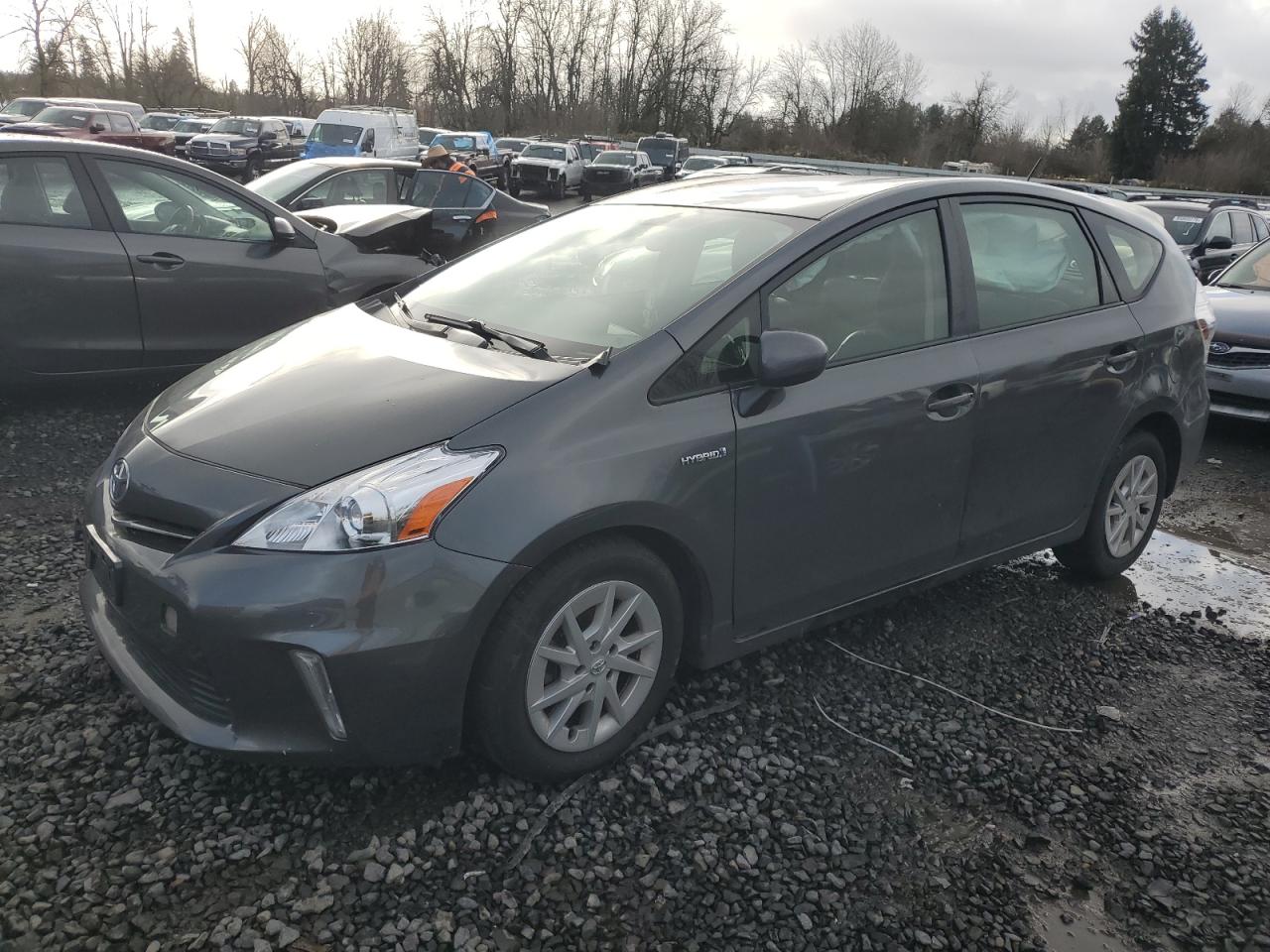 TOYOTA PRIUS V 2013