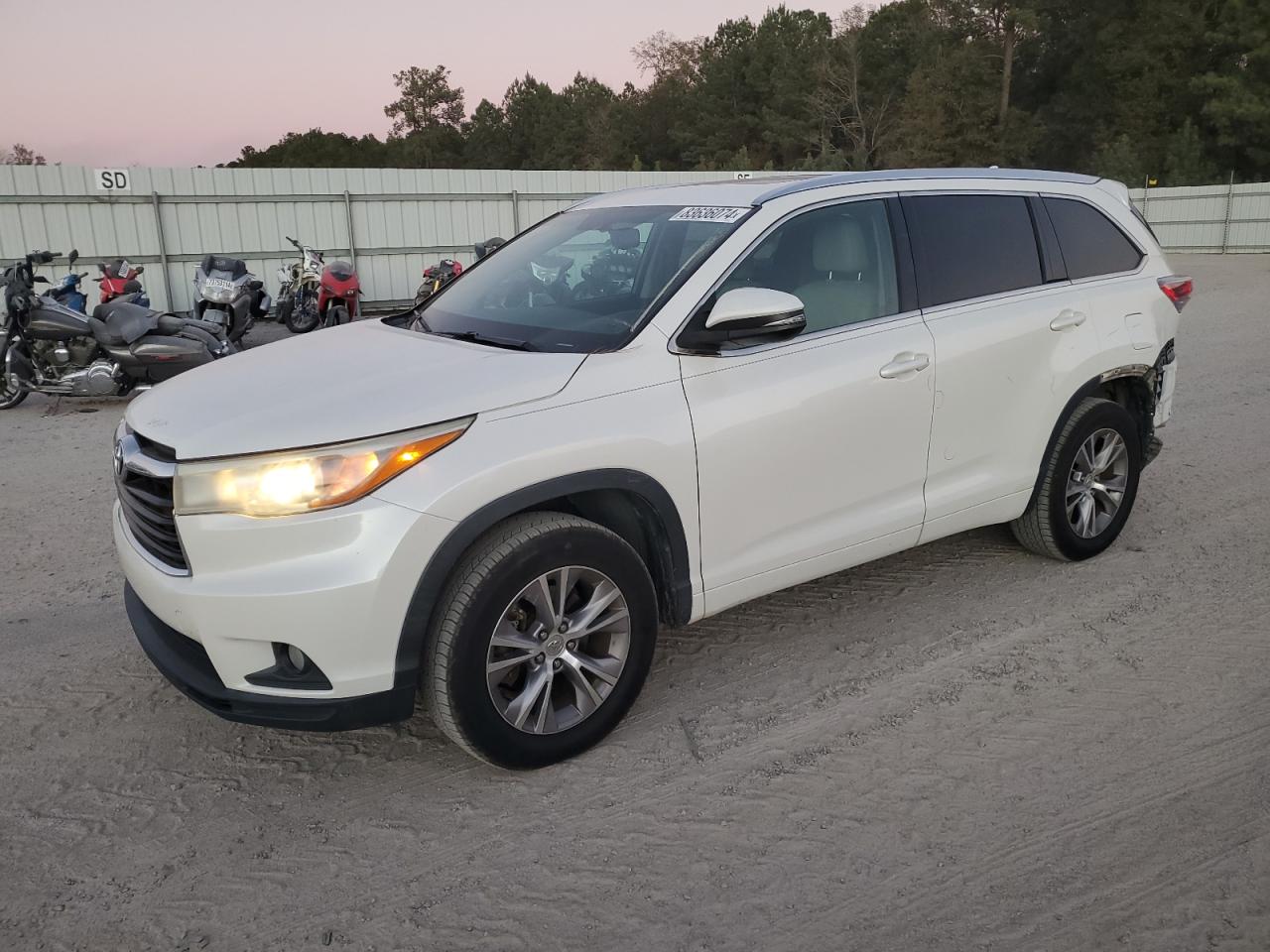 TOYOTA HIGHLANDER 2015