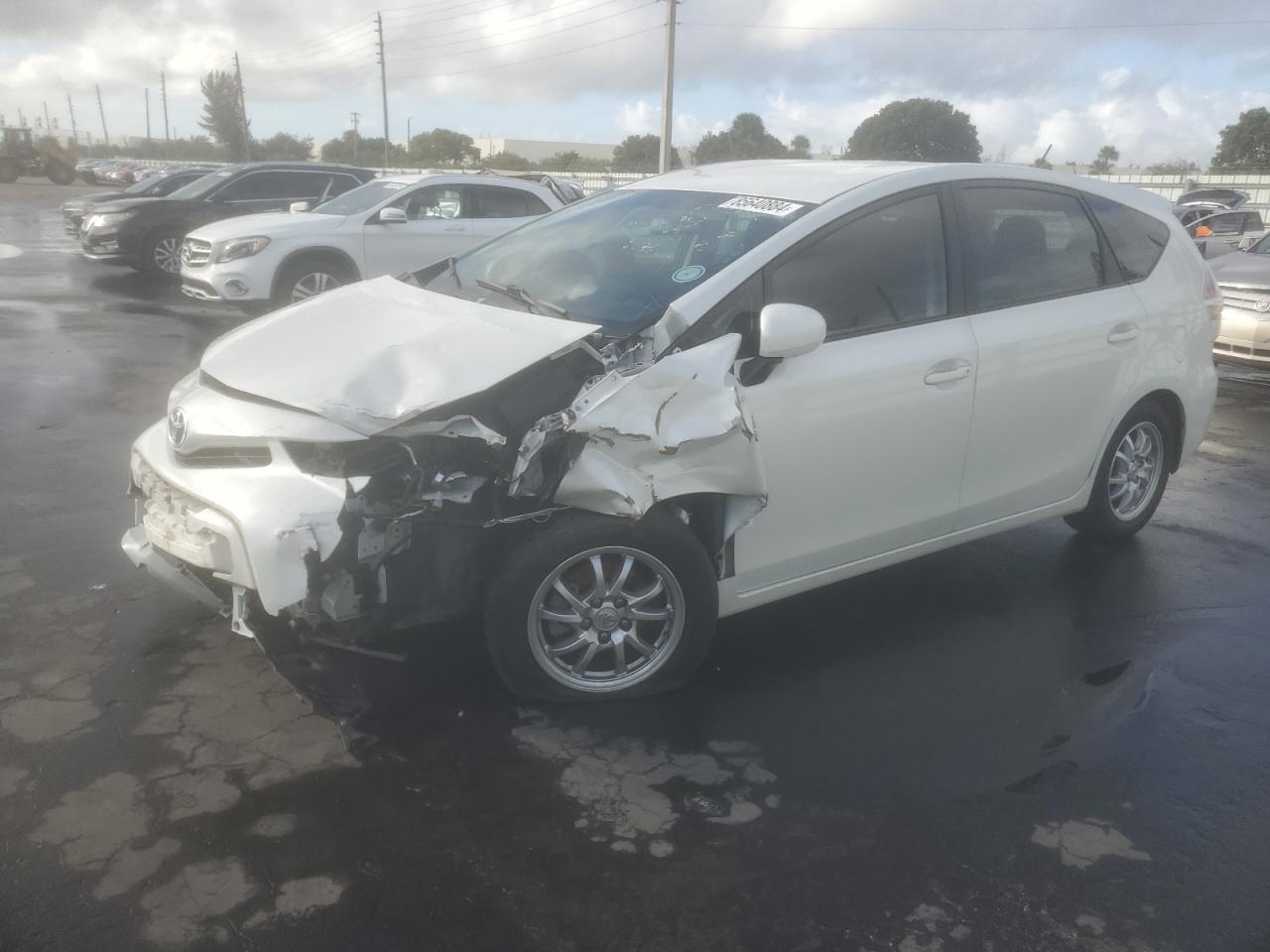 TOYOTA PRIUS V 2015