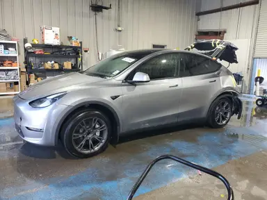 Tesla Model Y 2025