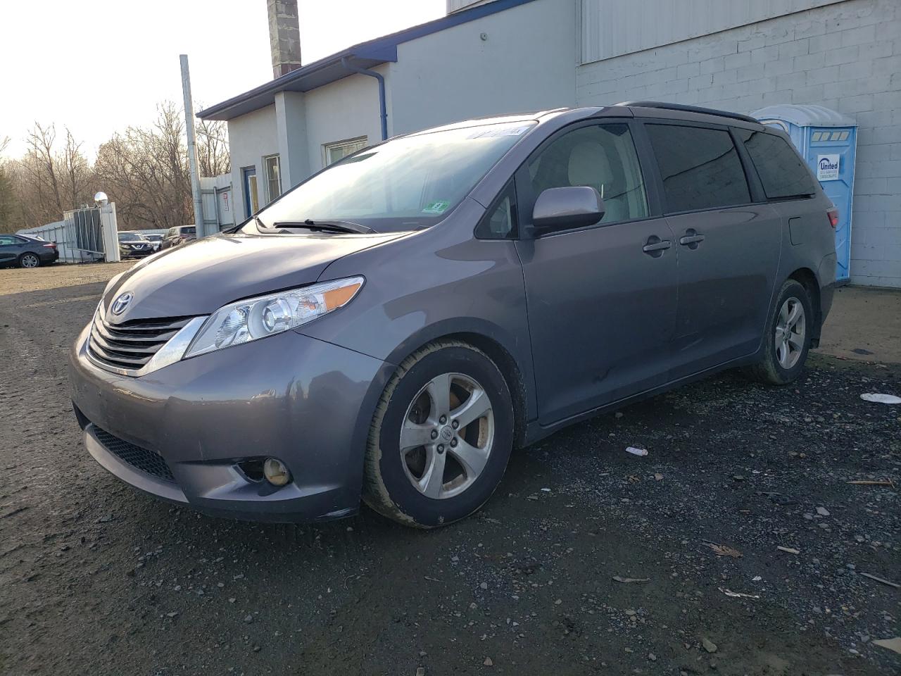 TOYOTA SIENNA LE 2016