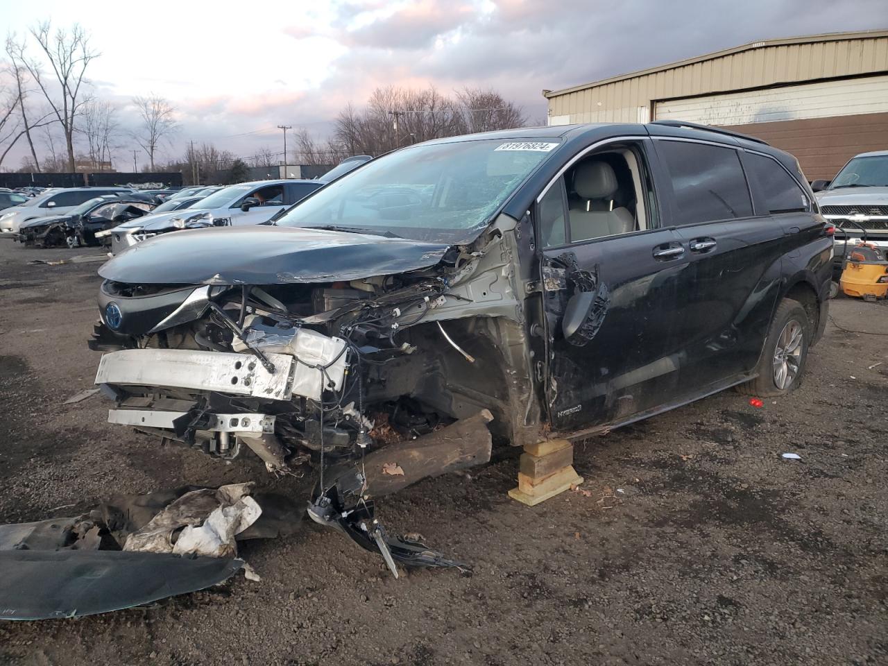 TOYOTA SIENNA XLE 2021