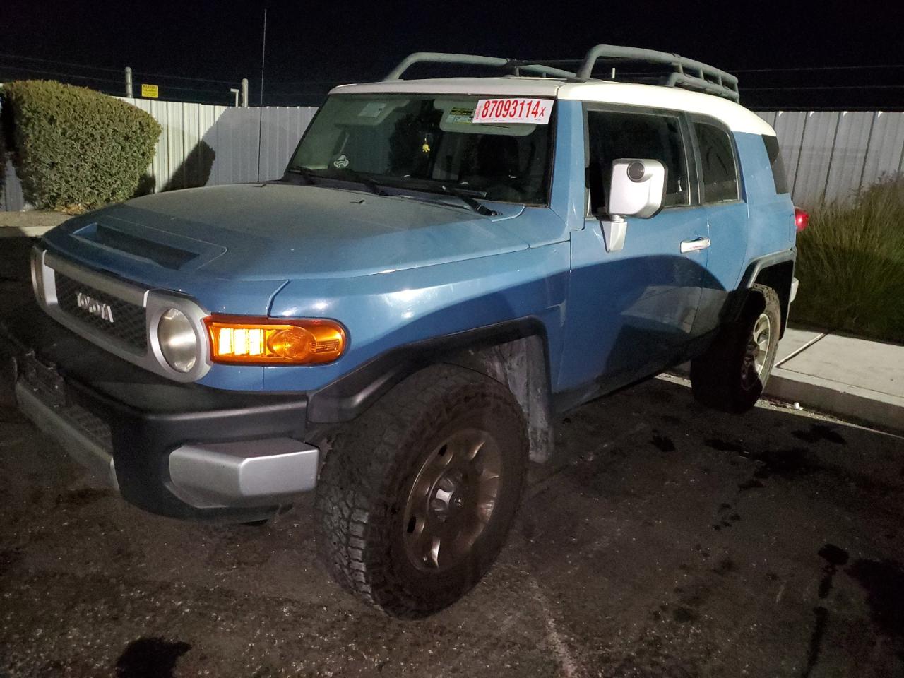 TOYOTA FJ CRUISER 2011
