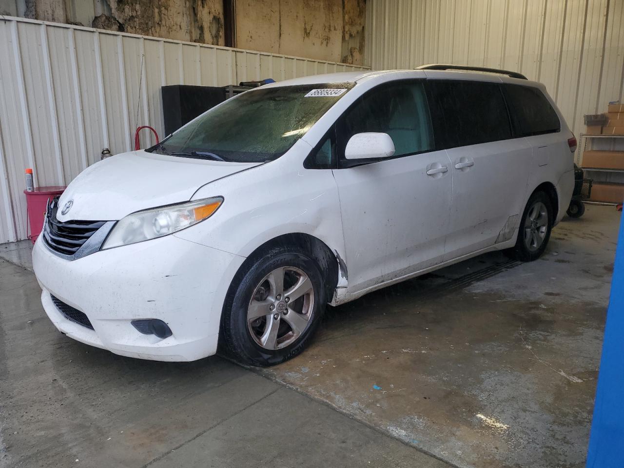 TOYOTA SIENNA LE 2012