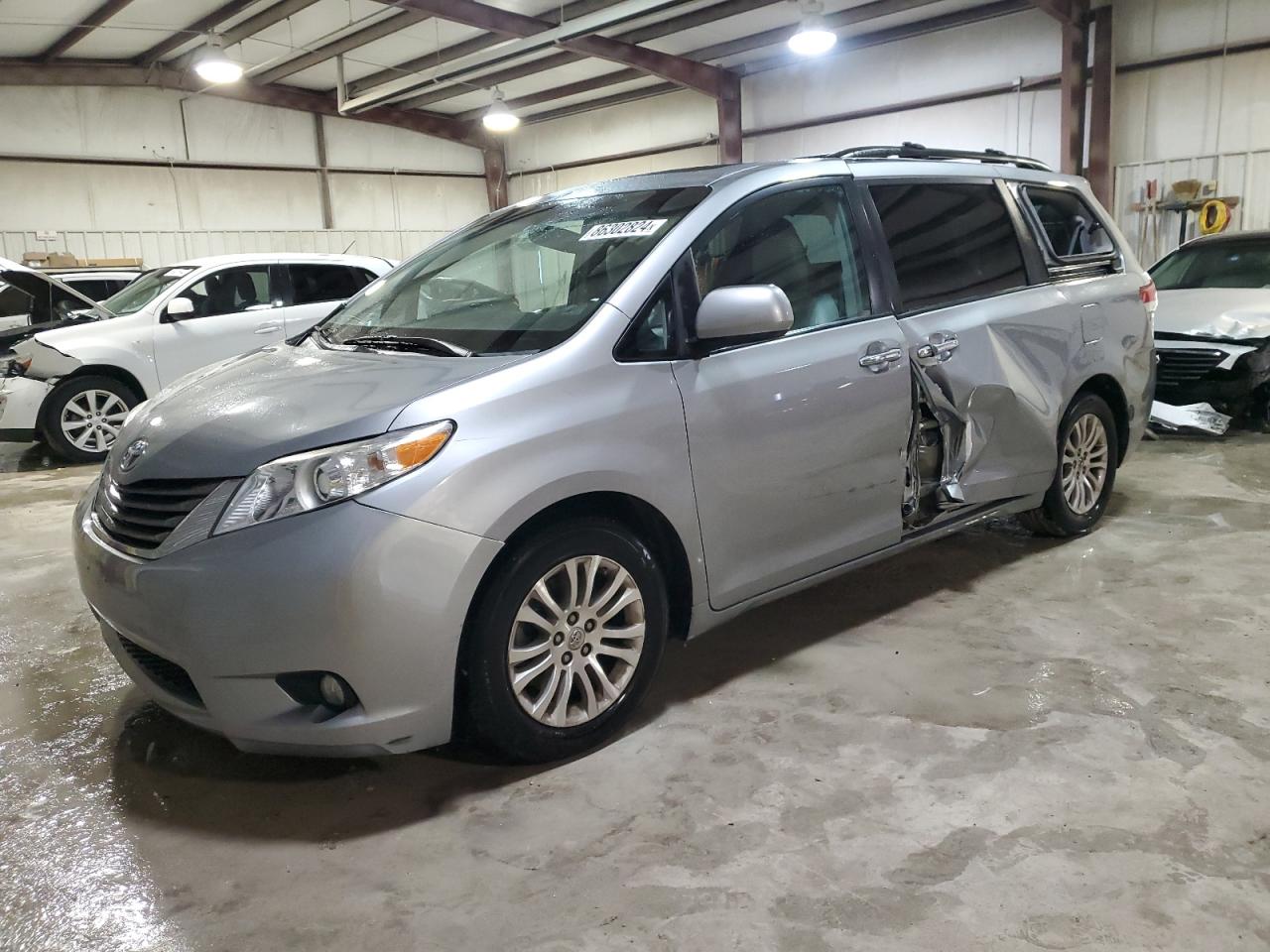 TOYOTA SIENNA XLE 2013
