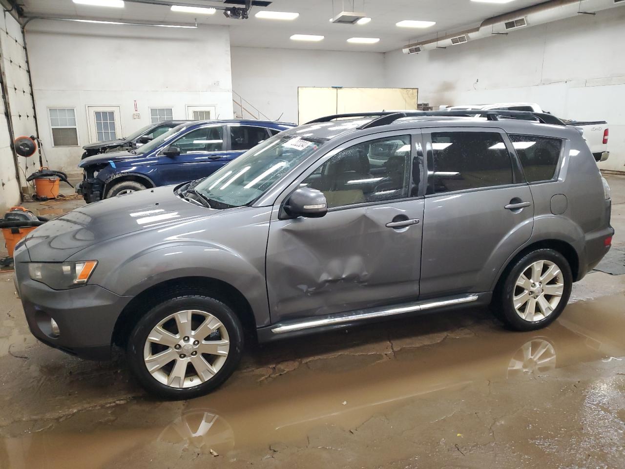 MITSUBISHI OUTLANDER 2012